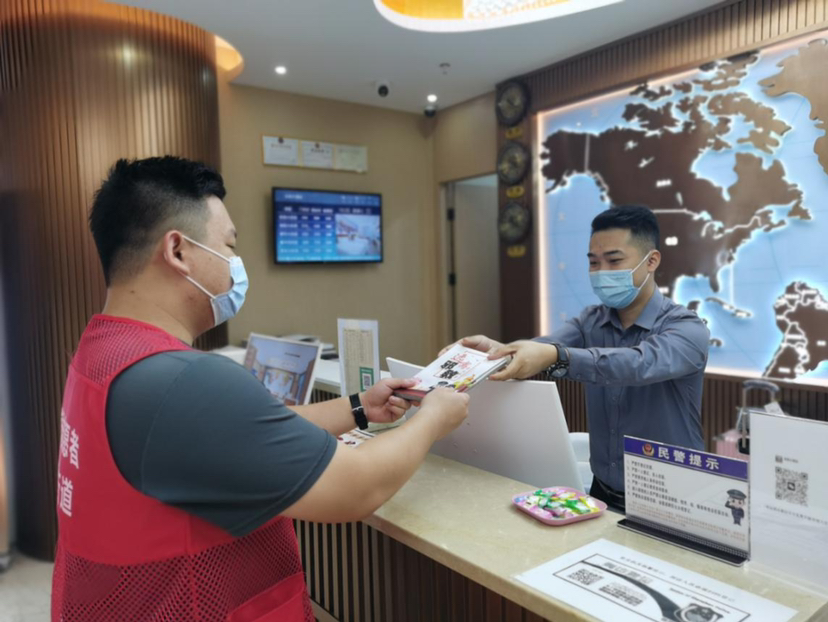 福保街道结合“包进联”开展反邪宣传活动