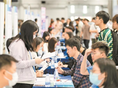 深圳高科技产业春季校园招聘会在深大举行