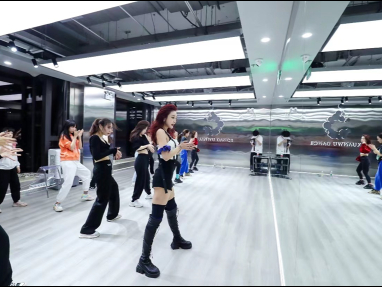 健康变美、体验惬意，女性“悦己经济”驱动消费提振加速