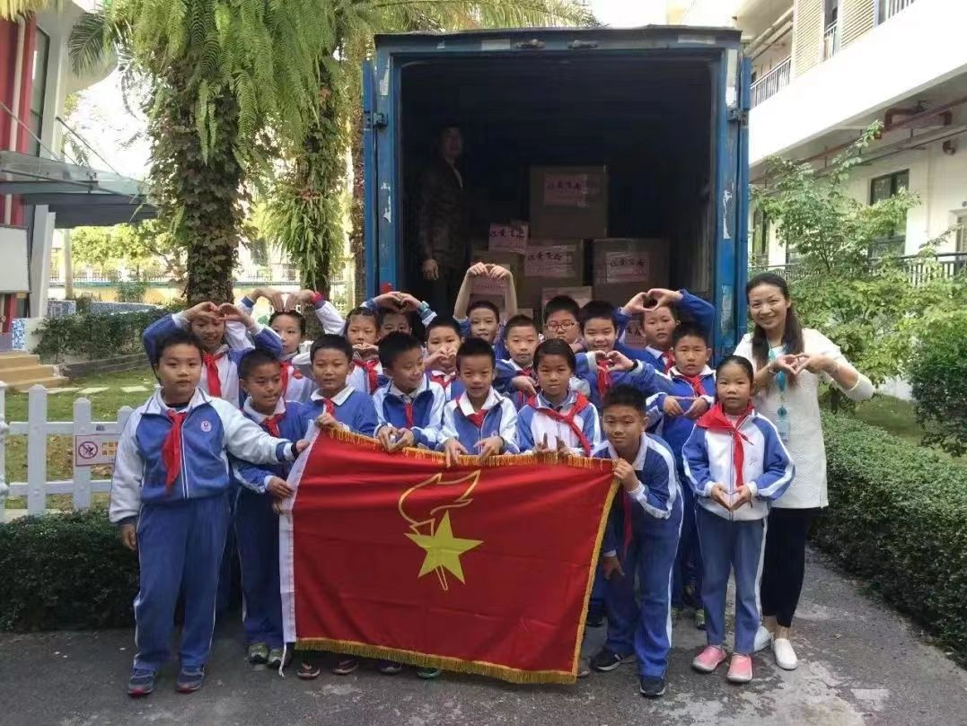 大鹏中心小学组织多彩志愿活动 书写新时代雷锋故事