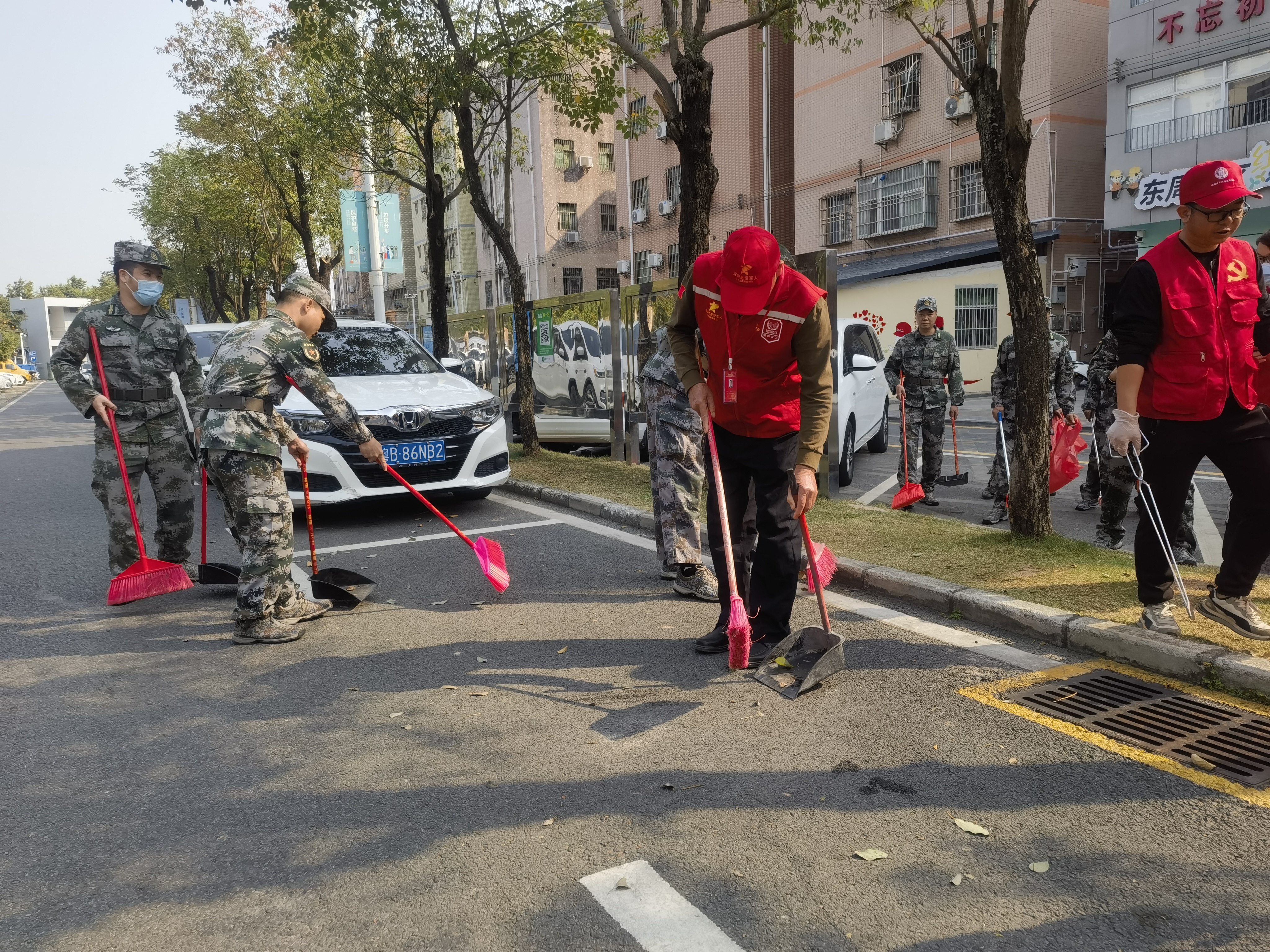 学雷锋新时代，东周社区民兵、退役军人志愿服务在行动