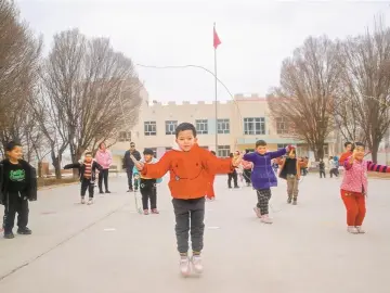 少喝一杯咖啡 共建一个操场 @深圳人，一起加入这项爱心公益计划！