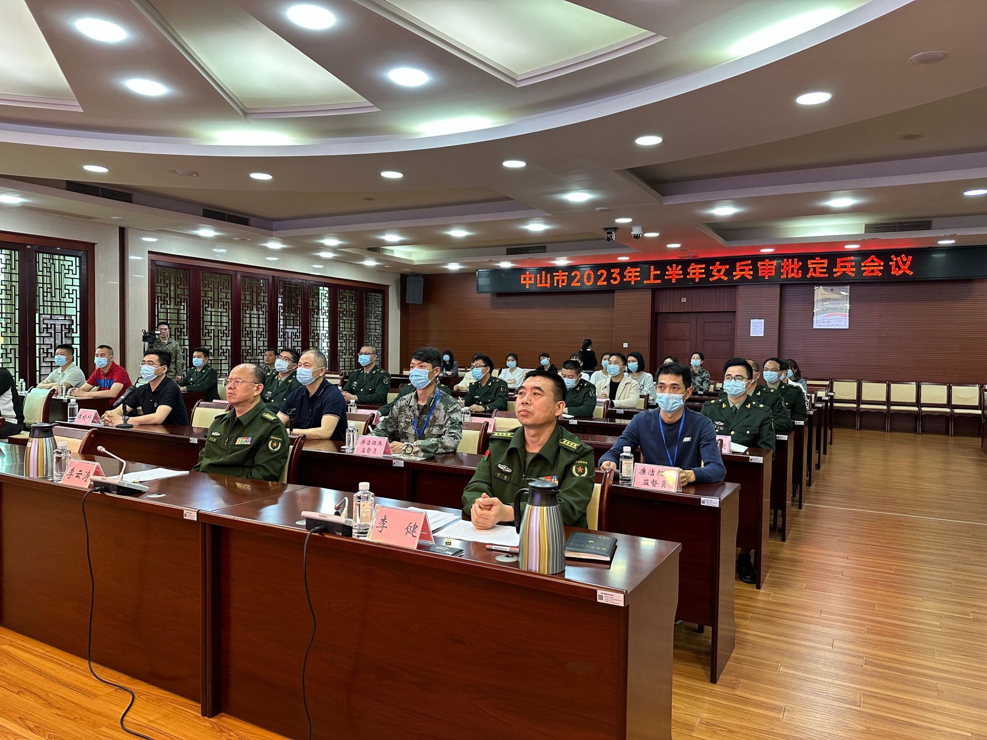 7名新兵都是大学生！中山召开2023年上半年女兵审批定兵会