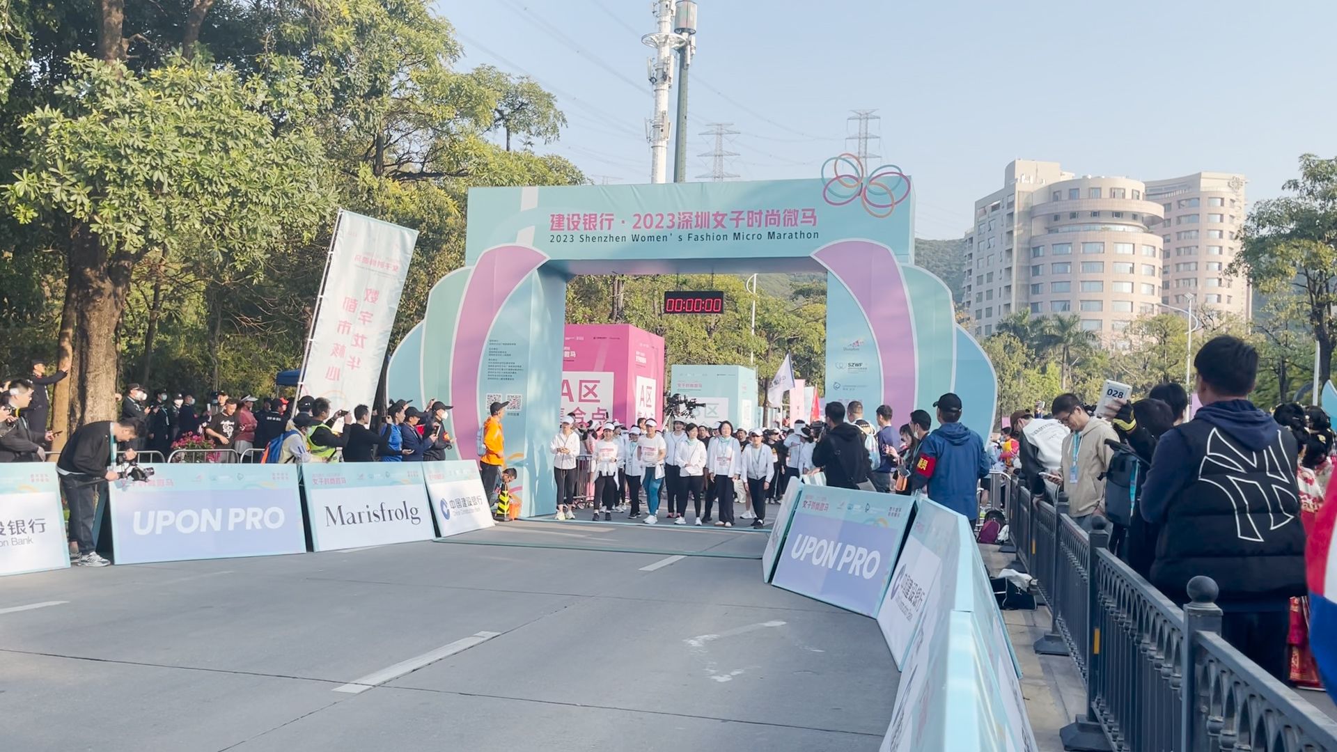 2023深圳女子时尚“微马”闪耀开跑