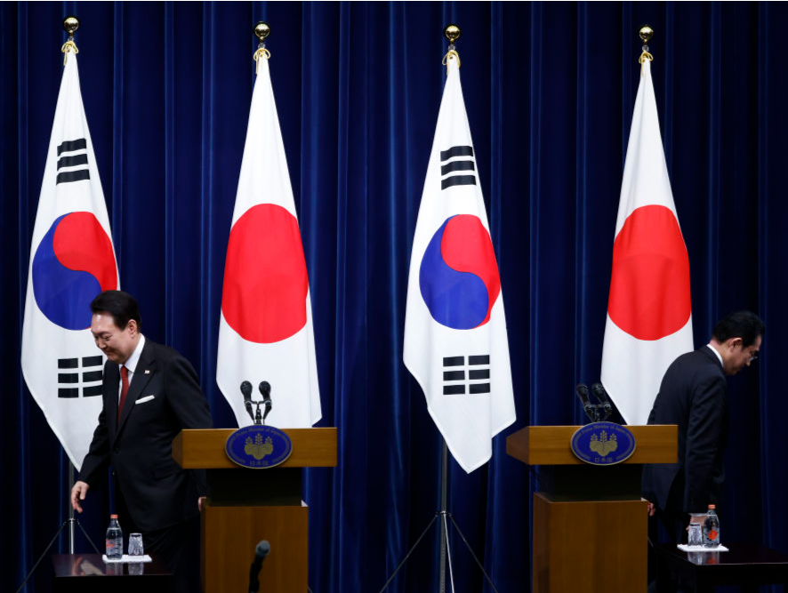 日韩首脑上演外交秀 遭民众抗议“泼冷水”