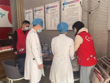 暖心！居民办理业务突发疾病晕倒 南山社区窗口人员及时救治