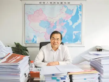 做客报业演播室｜著名经济学家范恒山：深圳要加快打造更具全球影响力经济中心城市