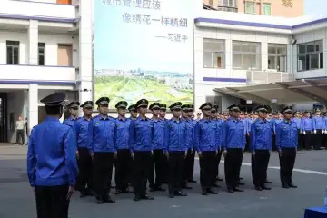 光明街道综合行政执法办参加“春季大练兵”展示执法形象