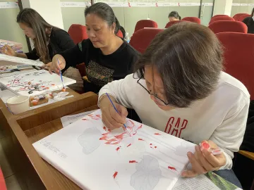李松蓢社区居民体验数字油画 乐享艺术趣味