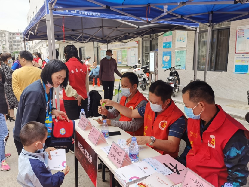 家门口享受“花式”服务！布吉社区开展便民集市活动