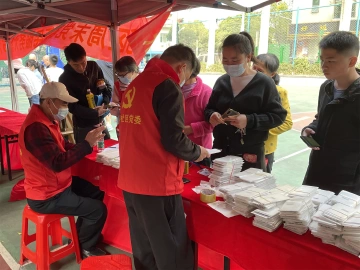 马田街道石家社区送服务“到家” 居民纷纷来“赶集”