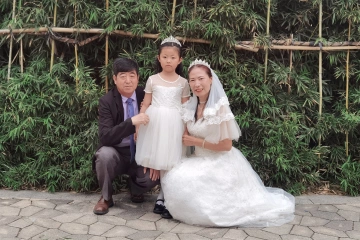 留住幸福瞬间！马田街道根竹园社区为30对中老年夫妻免费拍摄婚纱照