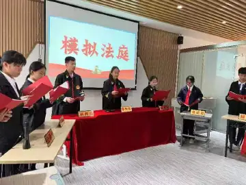 向校园欺凌说“不”！凤凰街道开展模拟法庭进校园活动