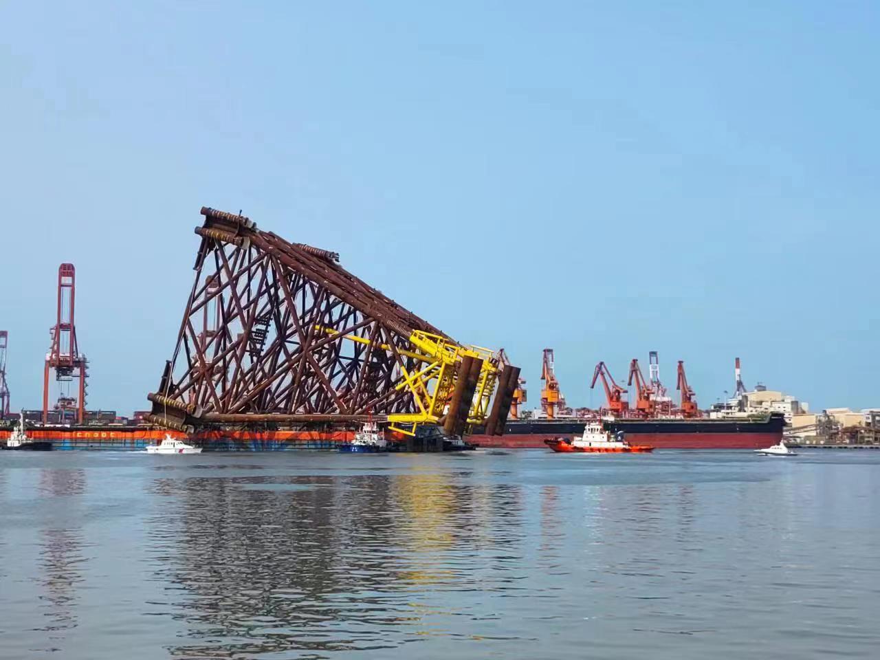 深圳南山海事局：保障万吨级海上平台导管架安全拖带出港