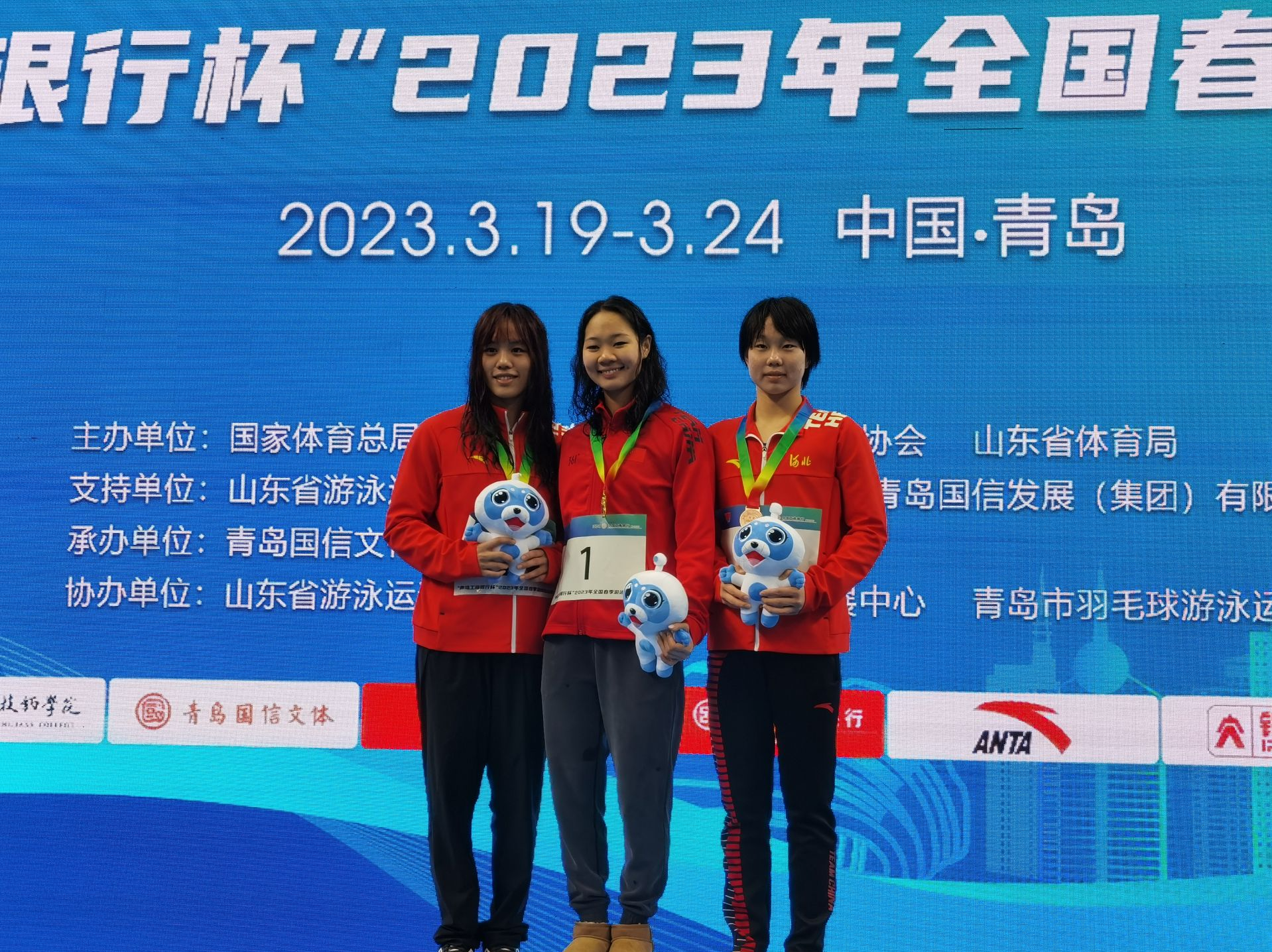 全国春季游泳锦标赛：深圳健儿俞李妍女子200米蝶泳摘金
