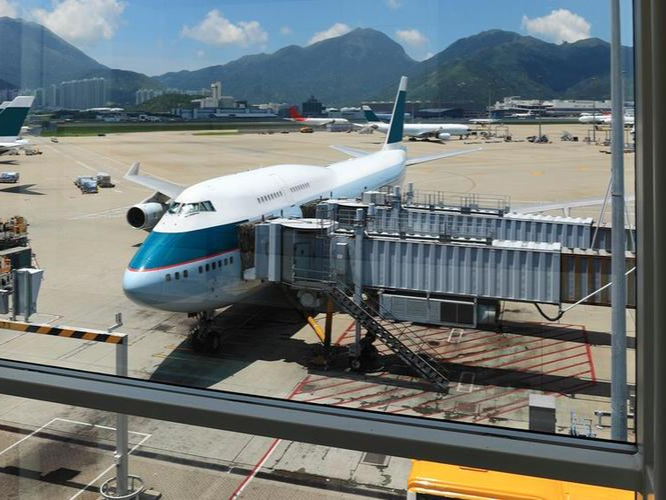 香港机场2月处理旅客量210万人次同比升24倍 