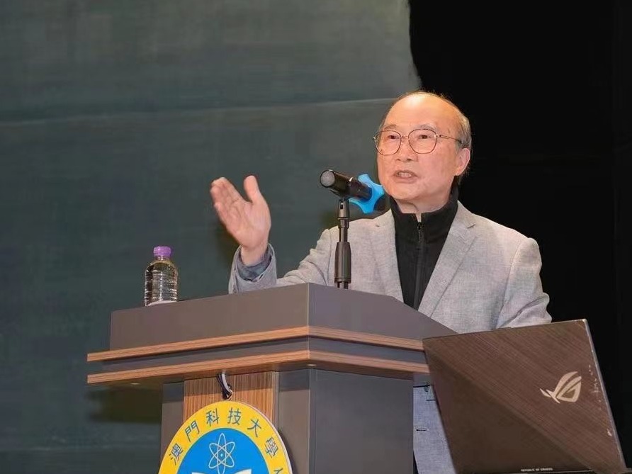 《狮子山下》50余载精神未泯 八旬“播音王子”黄华麒心系传媒前途