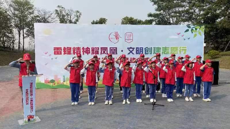 凤凰街道150名志愿者参加学习雷锋活动启动仪式