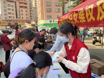 马田街道石围社区开展反家暴宣传，维护妇女合法权益