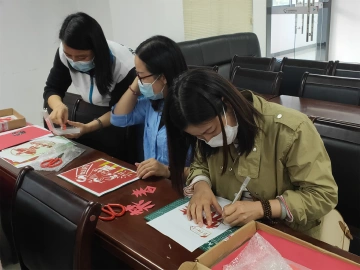马田街道开展“三月女人天，禁毒我争先”禁毒宣传品手工制作活动