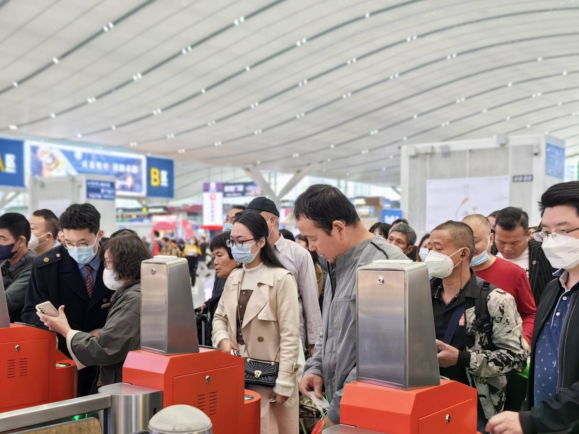 广铁4月1日启用新列车运行图，大幅提升往返深港、穗港两地高铁运能