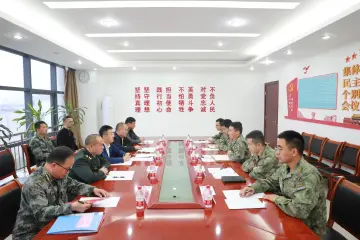 新湖街道与海军某部队开展军民共建活动