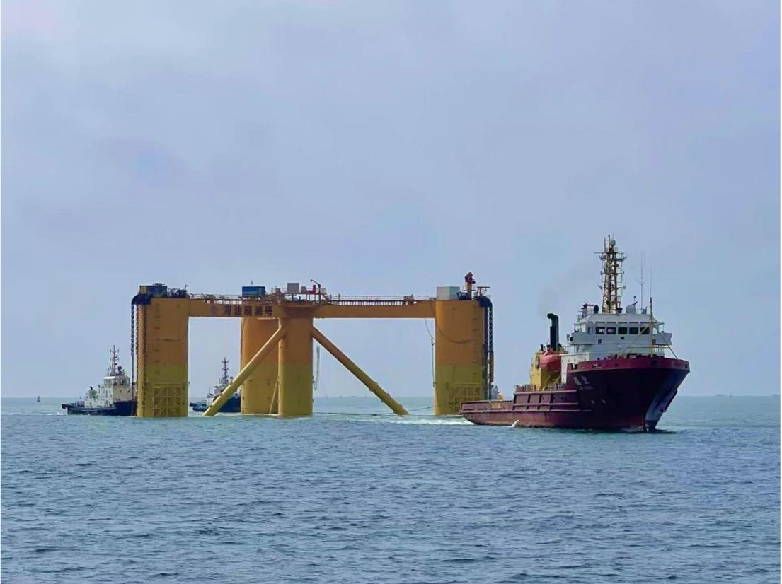 我国首个深远海浮式风电平台顺利靠泊珠海福陆码头