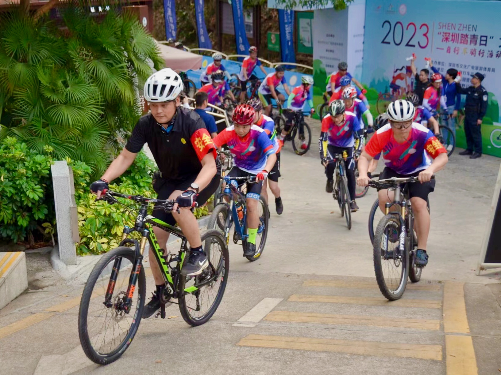 200余名自行车爱好者齐聚绿道，“深圳踏青日”自行车骑行活动举行