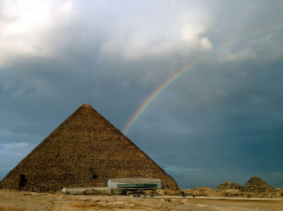 埃及现存规模最大金字塔内发现一条9米长暗道