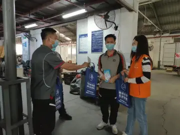 凤凰街道深入辖区3家物流企业开展反邪教宣传