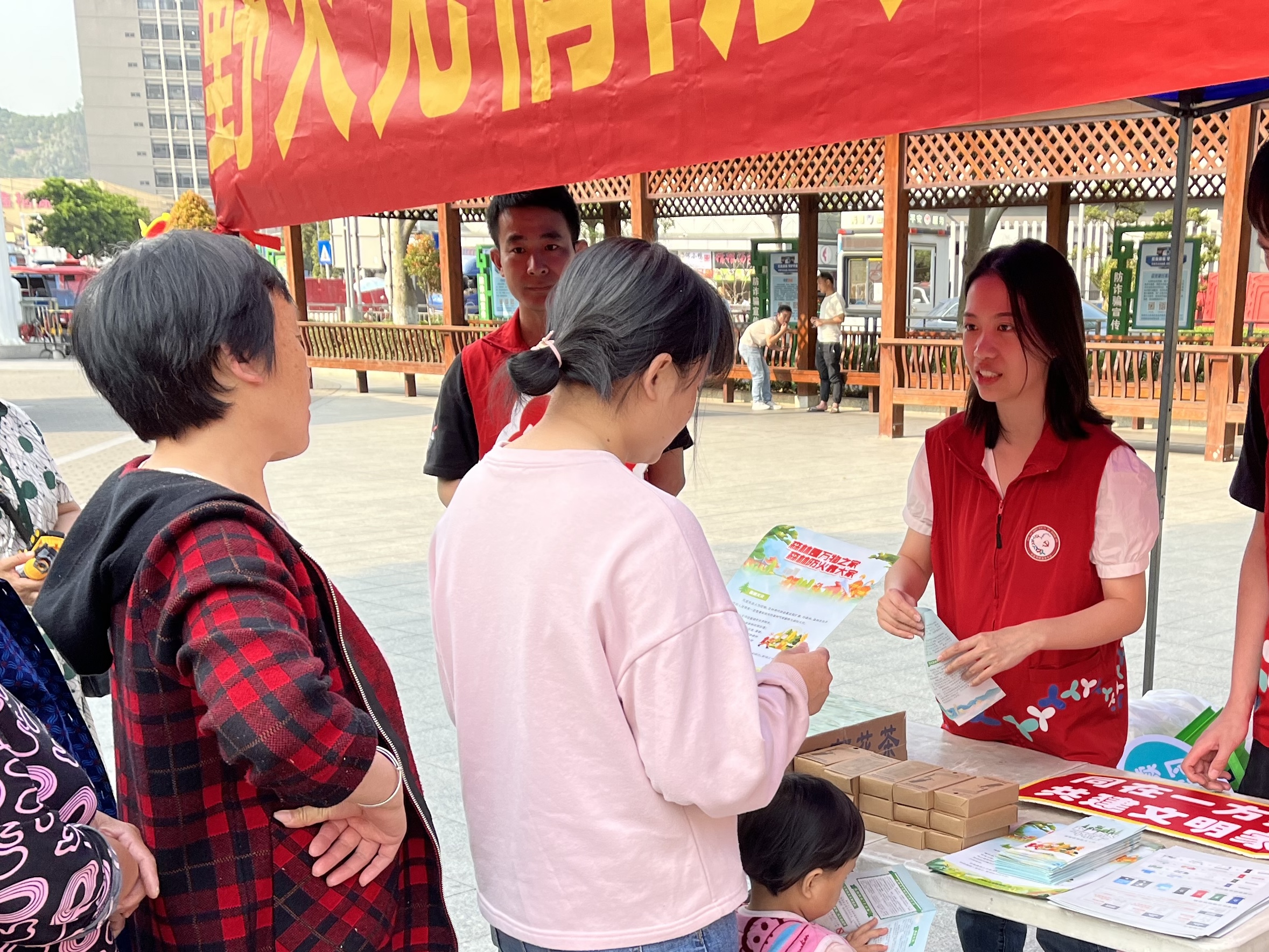 野火无情以防为主 西田社区开展森林防火宣传