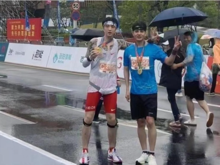 电音制作人也爱“狂飙”马拉松！首届盐田半马，这位跑友有话说→