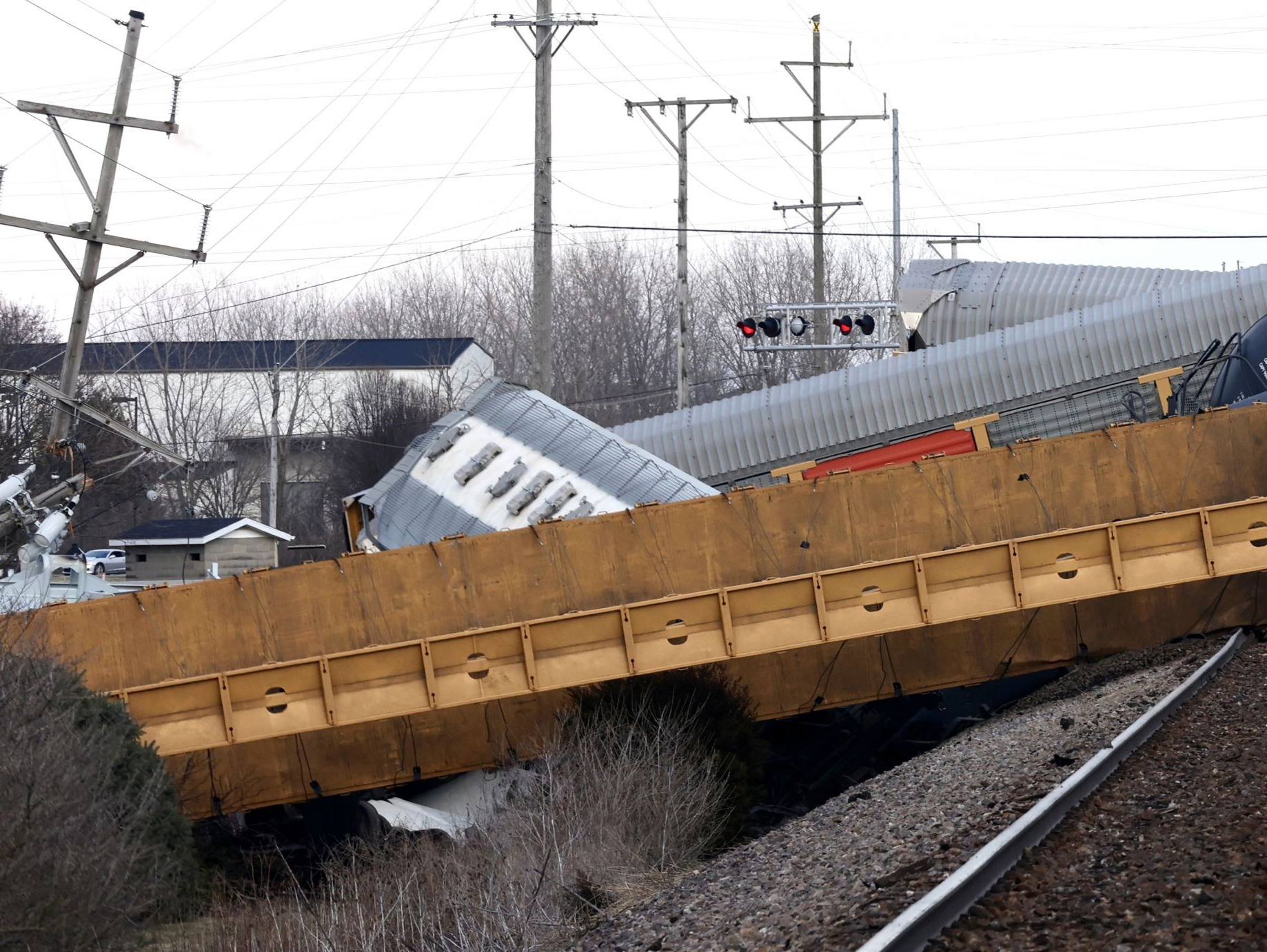 美国俄亥俄州发生火车与卡车相撞事故 致一人死亡