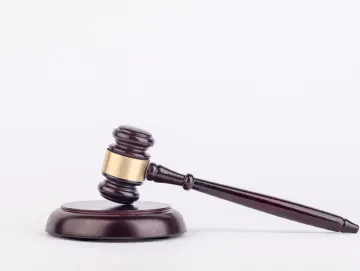 杭州女童被遗留电梯致坠亡案今日开庭，将择期宣判