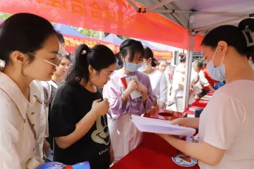 玉塘街道开展国家安全教育日宣传活动