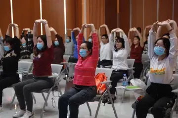 新湖街道开展“脊柱健康直通车”讲座及义诊活动
