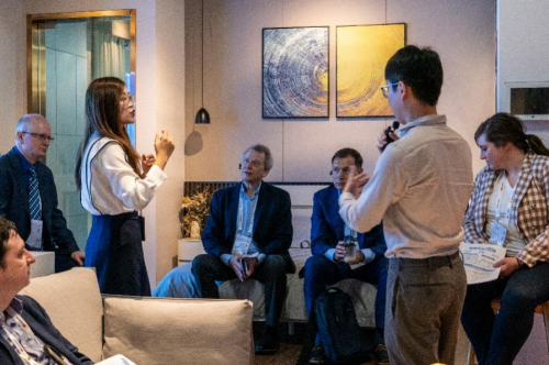 海外通信行业分析师观摩深圳电信营业厅，称其千兆全光WiFi值得推广