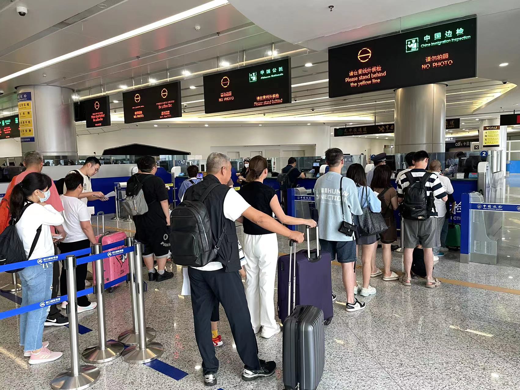 “五一”假期出境游需求集中释放 ，深圳口岸出入境客流大增