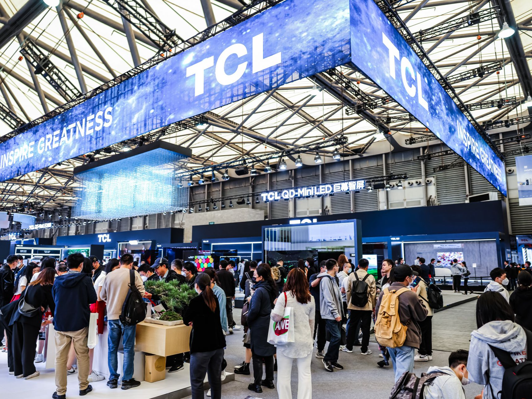 TCL三大产业逾百种前沿科技产品吸睛  中国家电及消费电子博览会启幕