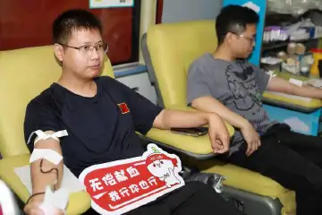 新湖街道开展“众至成城献爱心  热血凝聚新湖情”无偿献血活动
