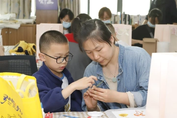 传承文化润民心 玉塘街道开展新时代文明实践剪纸台灯制作活动