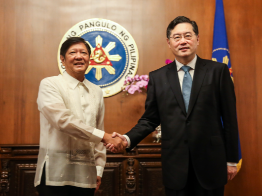 菲律宾总统马科斯会见秦刚