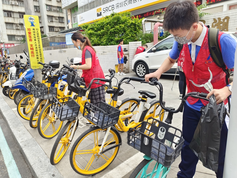 清水河街道坭岗社区开展“清洁家园，欢度五一”文明实践活动