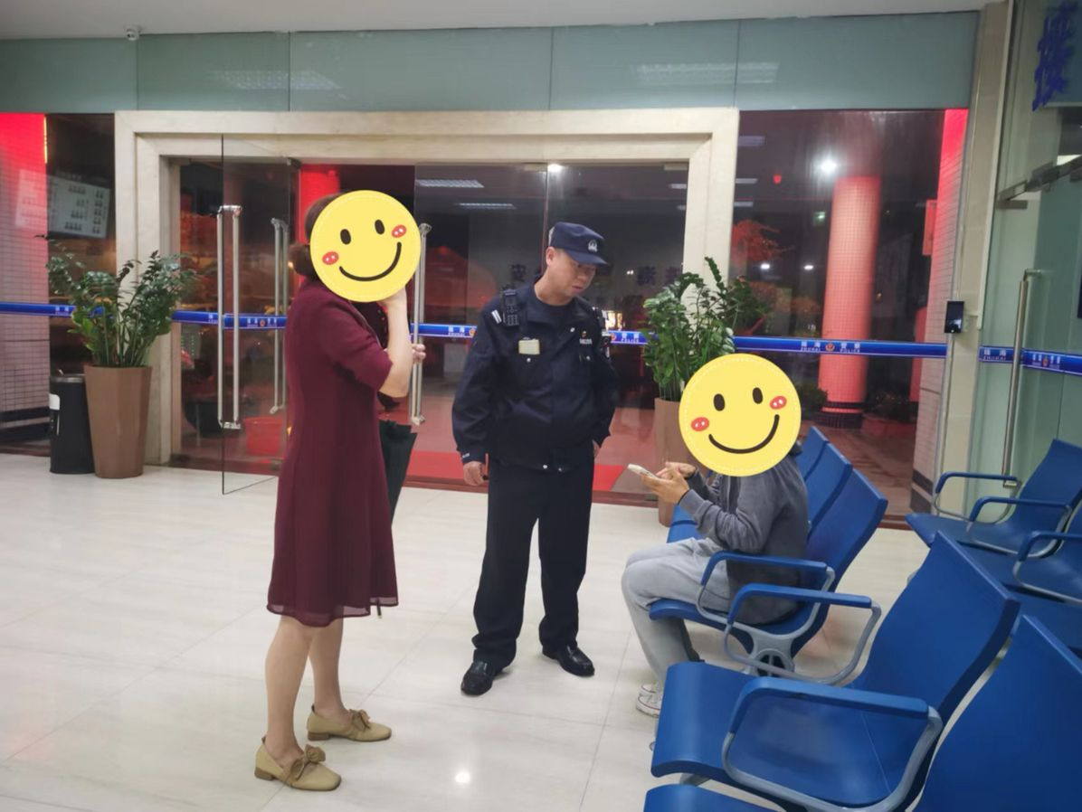 女士雨夜遭遇假警察诈骗，珠海民警成功阻拦为其保住10万元