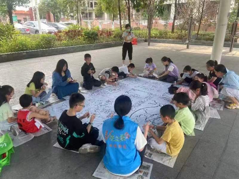 凤凰街道V爱之家开展青少年绘画活动