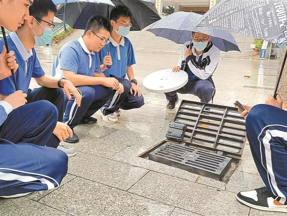 全国唯一！深圳高中生智闯大学生成果展  “智慧+井盖”防内涝模式 受邀参加创新创业大赛