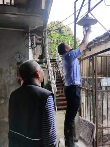 凤凰街道重点关爱独居、空巢老人