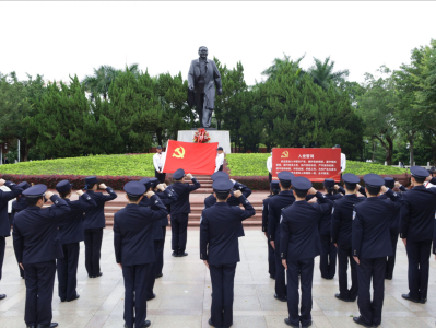 蛇口边检组织开展瞻仰邓小平同志铜像缅怀纪念活动