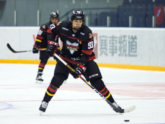 中国国际文化传播中心主管的昆仑鸿星冰球俱乐部女子冰球队“出海”六个赛季 征战职业赛场 提升竞技水平
