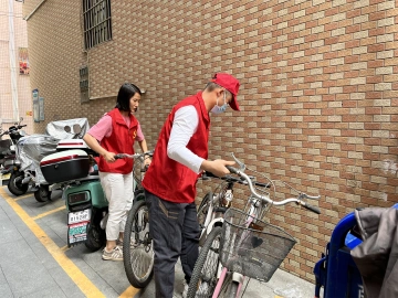公明党员志愿者当文明创建先锋 优化人居环境